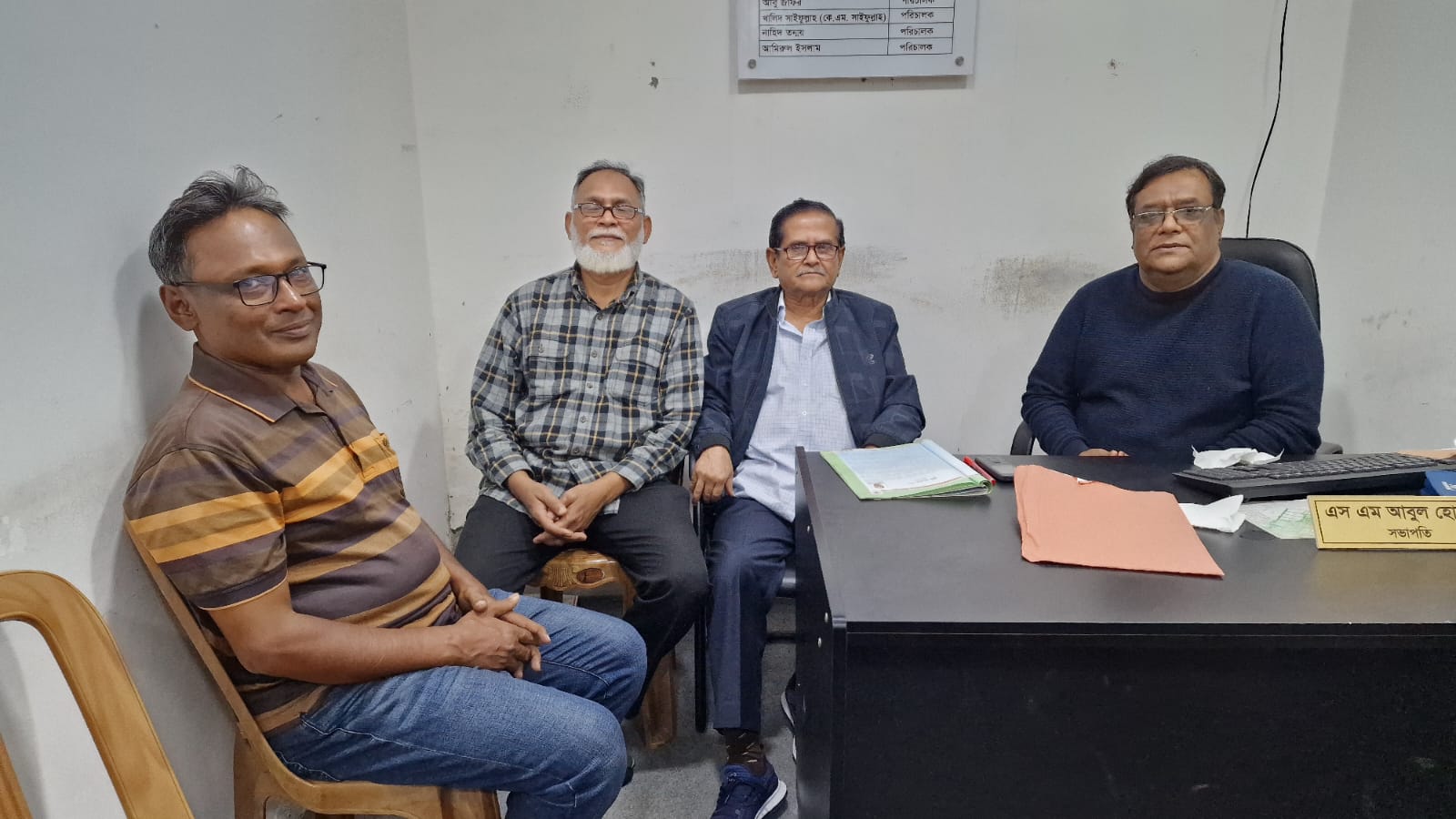 সমিতির অফিসে সমিতির অগ্রগতির খবরা-খবর নিতে এসেছেন প্রিয় তাহের ভাই 